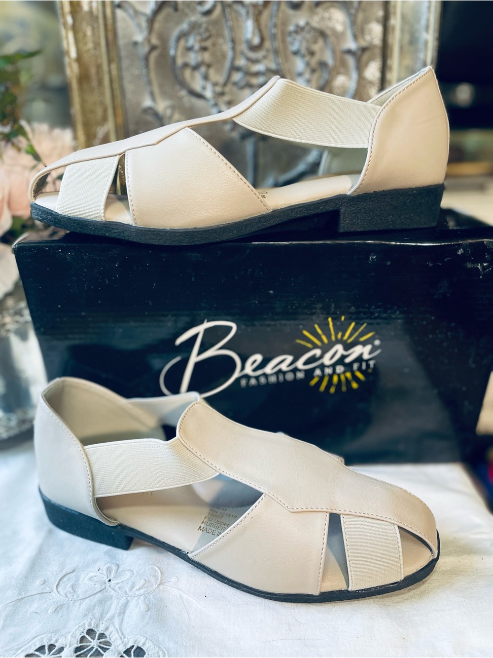 Beacon white fisherman sandals Womens 8